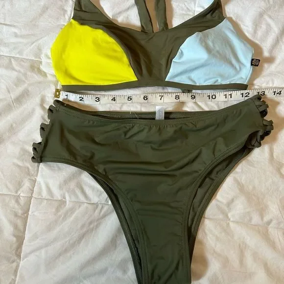 La Vie en Rose women's 2 piece bikini swim suit size small bottoms have cut outs - Picture 7 of 7